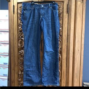 EUC Wrangler cowgirl style jean 11/12 x 32